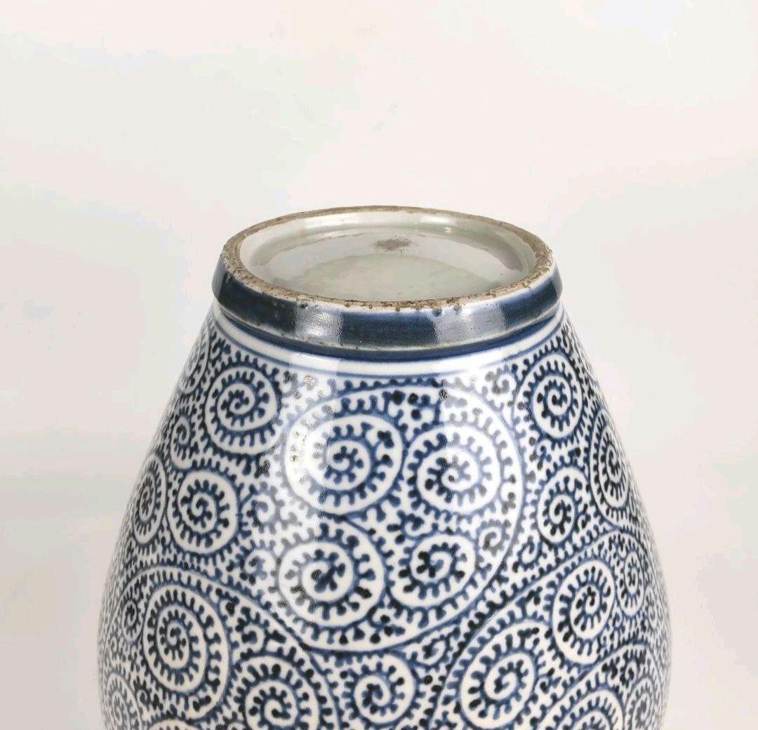 お値下げしました、古伊万里　染付　蛸唐草　沈香壺