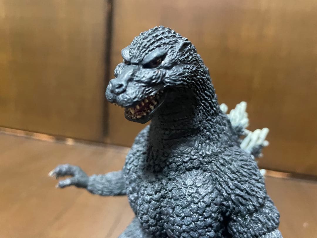 ゴジラ（1989）　レジン製　フィギュア 約20cm木製台座付き