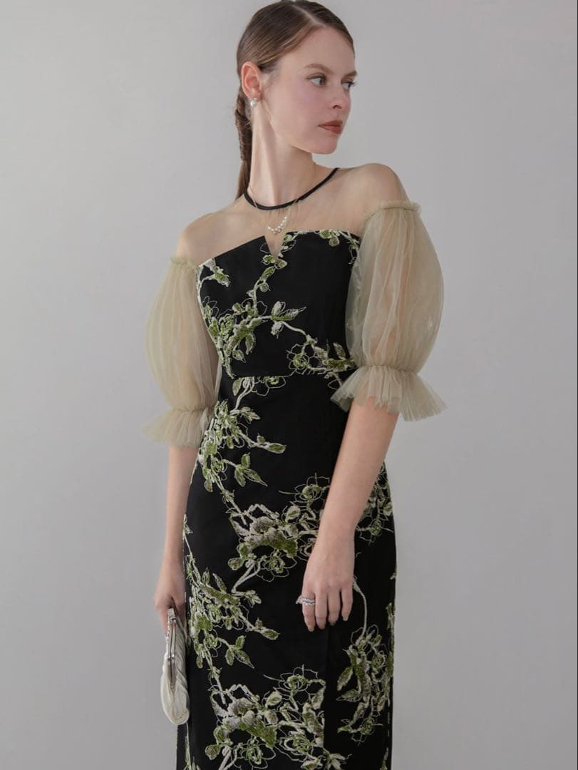 フラワーリリーフマテリアルボリュームスリーブIラインワンピース