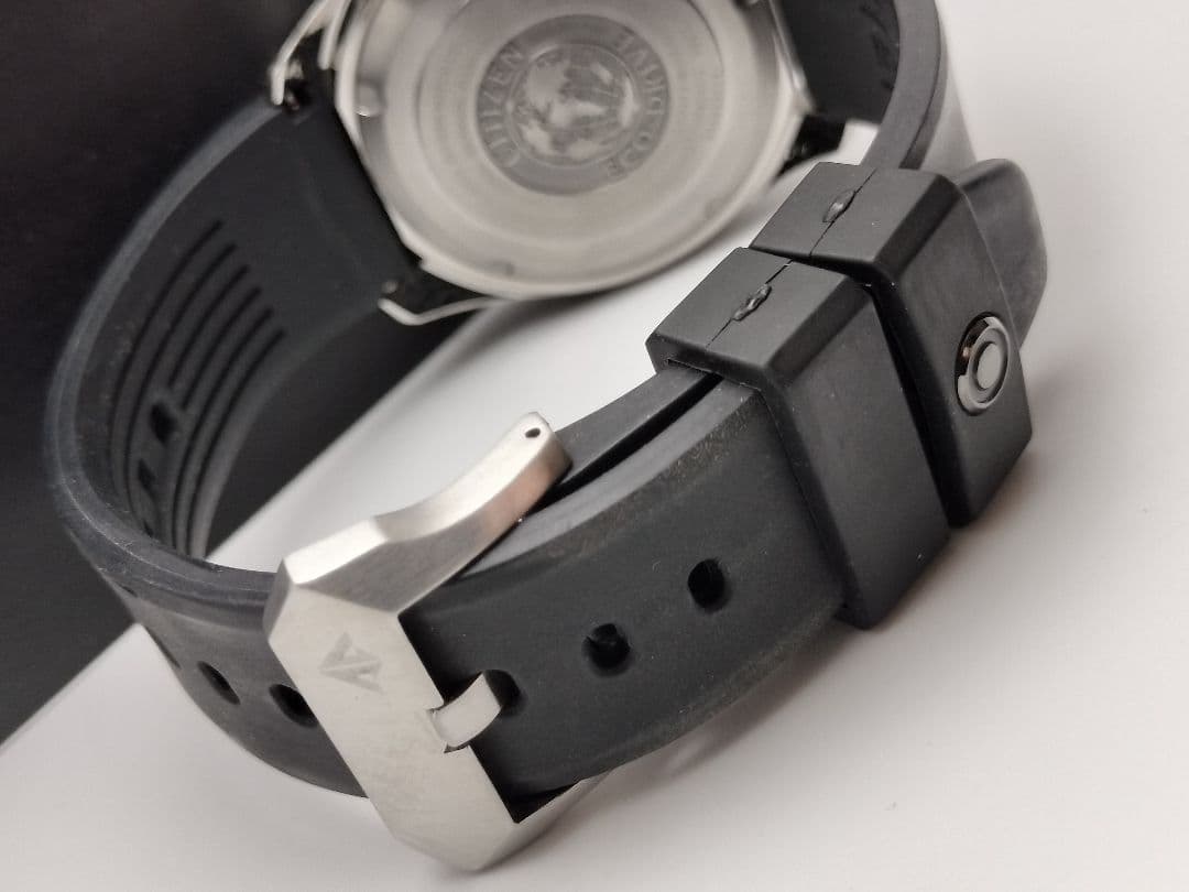 人気モデル　シチズン　プロマスター　ダイバー機能　電波ソーラー　H112