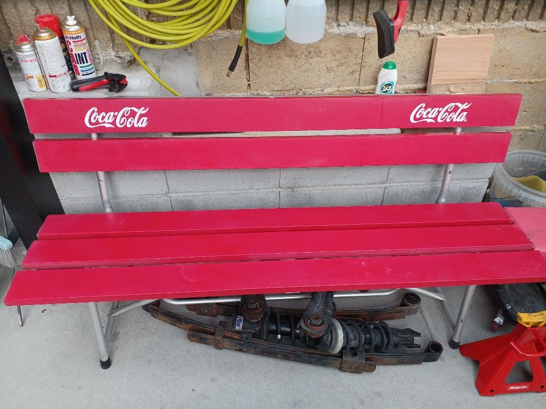 Coca-Cola ロゴ入り赤いベンチ - メルカリ