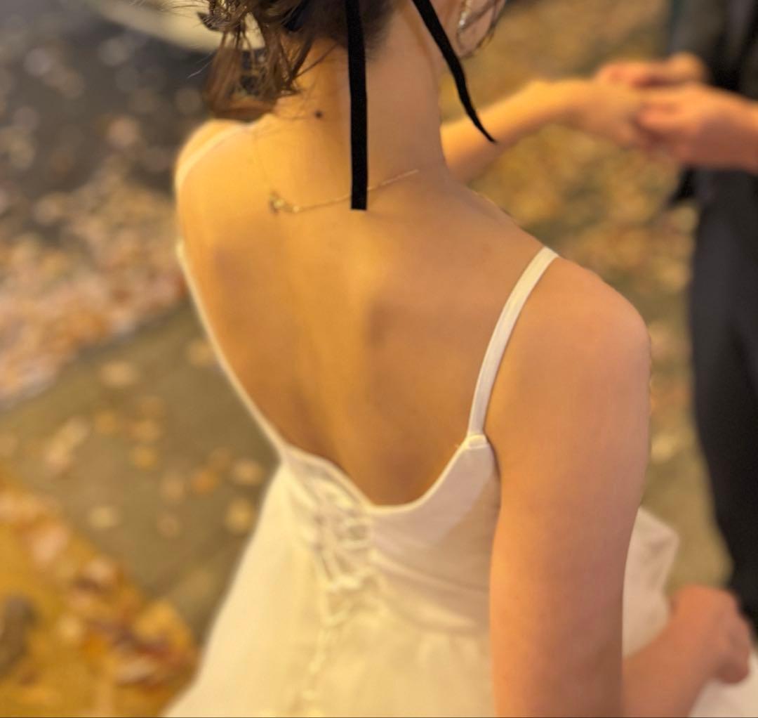 ホワイト フリル Aライン ウェディングドレス　ビタースウィート