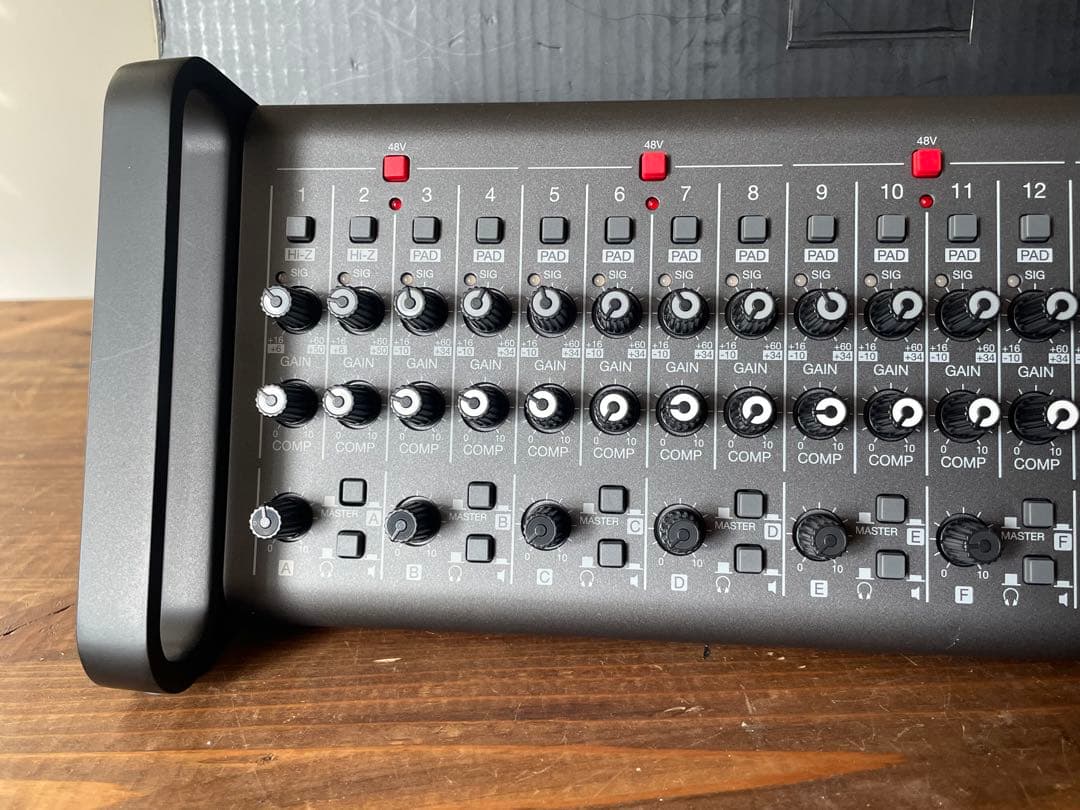 ZOOM L-20R デジタルミキサー