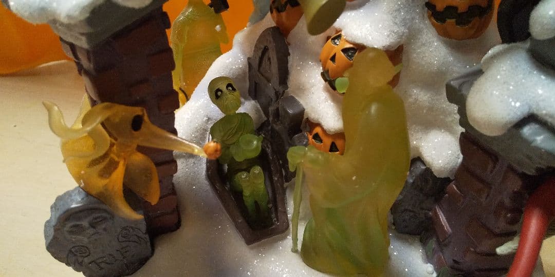 ホーンテッドマンション ナイトメアビフォアクリスマス ライトアップフィギュア