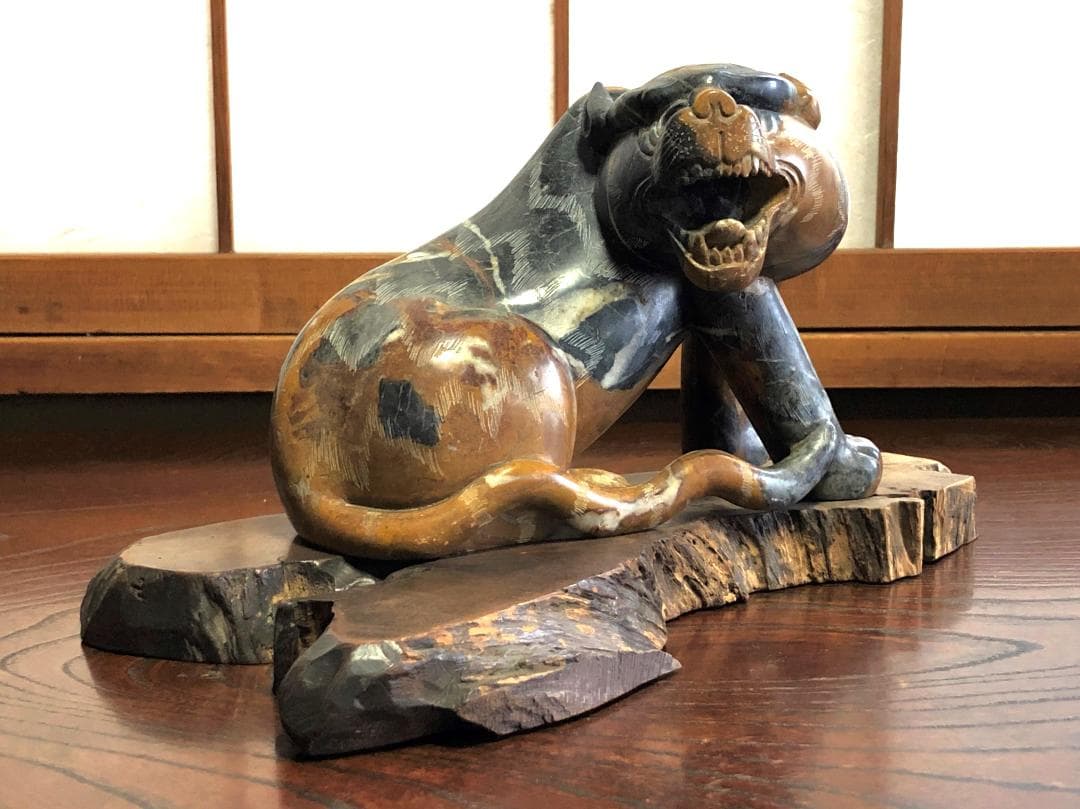 寿山石虎 】 天然石彫 江戸時代 ガラス眼 木台付