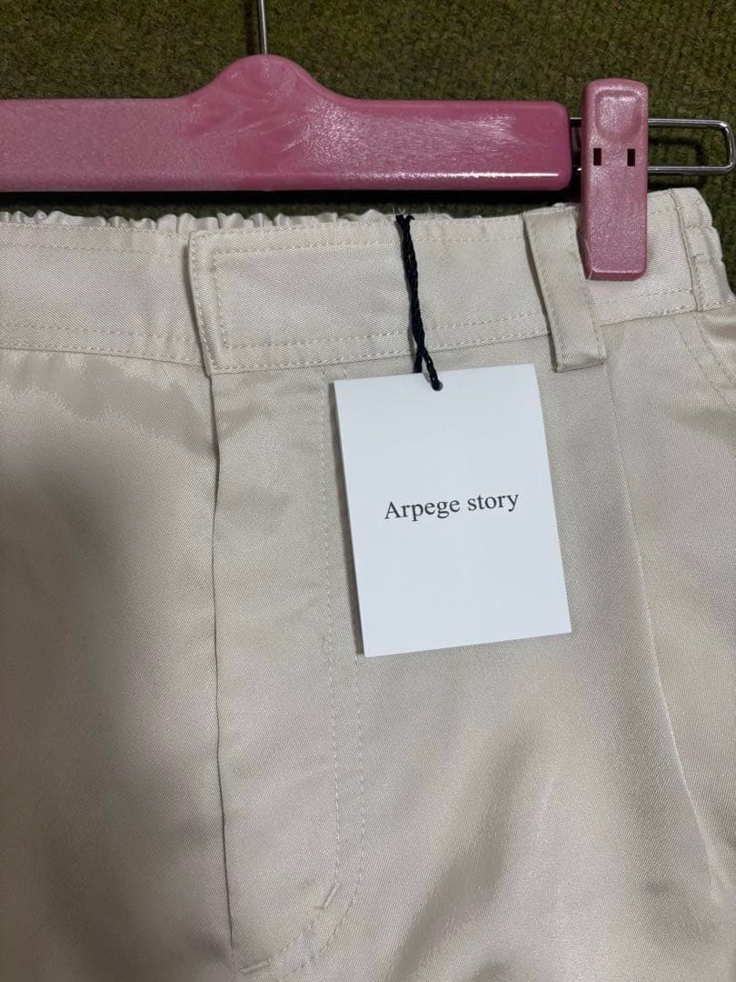 週末限定価格！新品未使用！アルページュストーリー　サテンカーゴパンツ