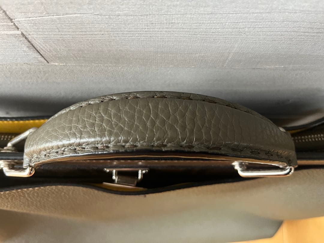 Fendi ピーカブー　グレー／イエロー　メンズバッグ