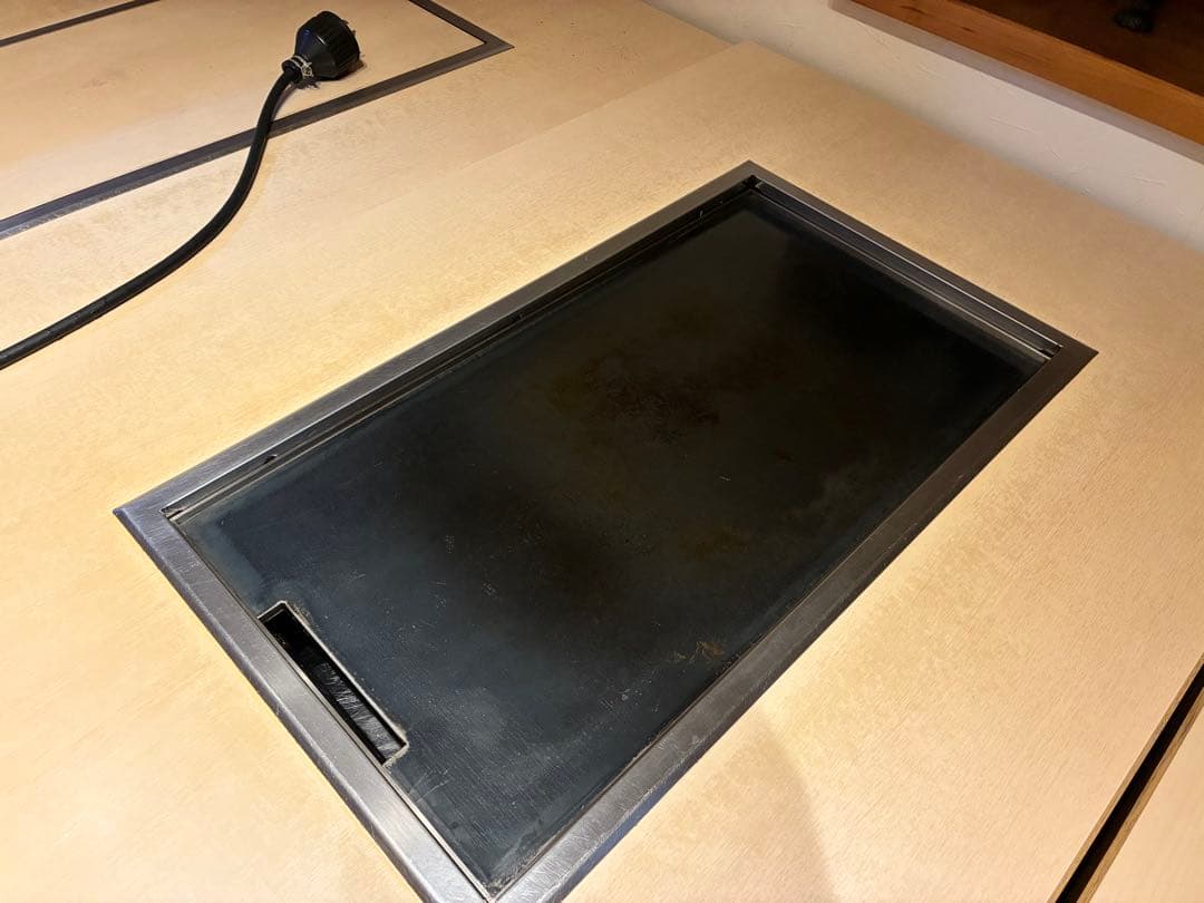 【ヒ6295、直接引き取り】鉄板テーブル3台、椅子セット(お好み焼き)