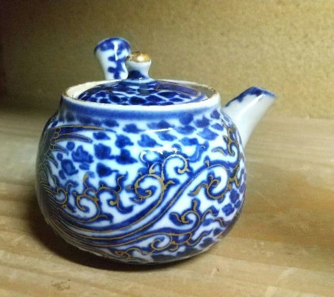 骨董 小さな急須 金の線描き鳳凰 アートな絵柄 蓋が可愛い！