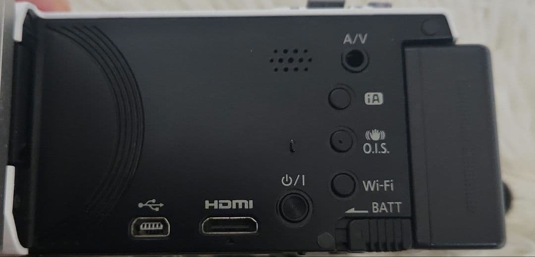 箱付きPanasonic HC-V520M ビデオカメラ