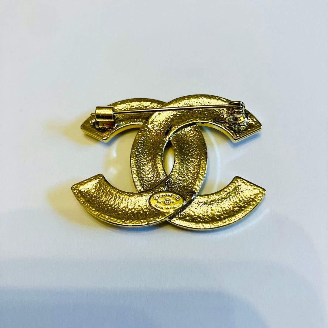 CHANEL CCロゴ ゴールド クリスタルブローチ ノベルティ - メルカリ