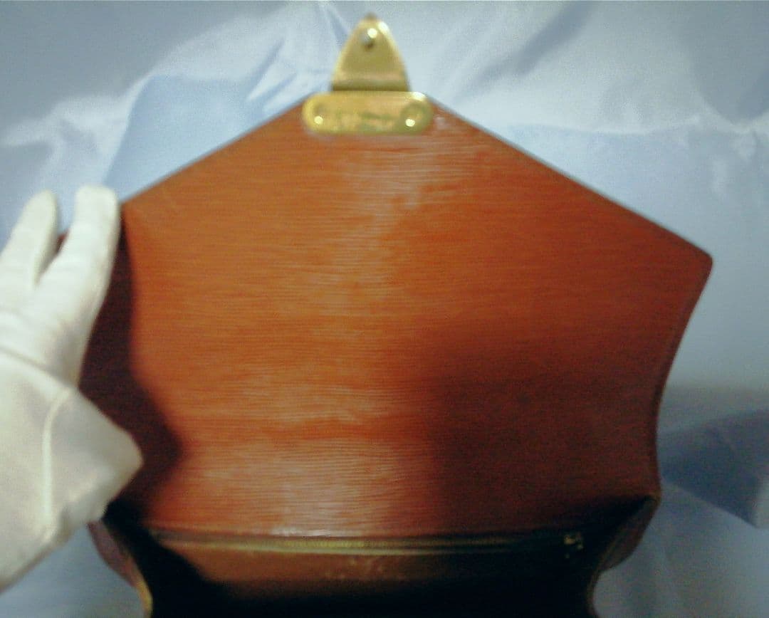 LV ルイヴィトン　エピ/モンソー　鍵付き　セカンドバック