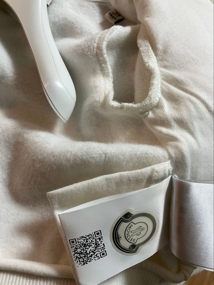 MONCLER　白アウター