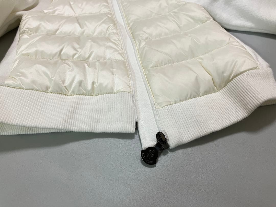 MONCLER　白アウター