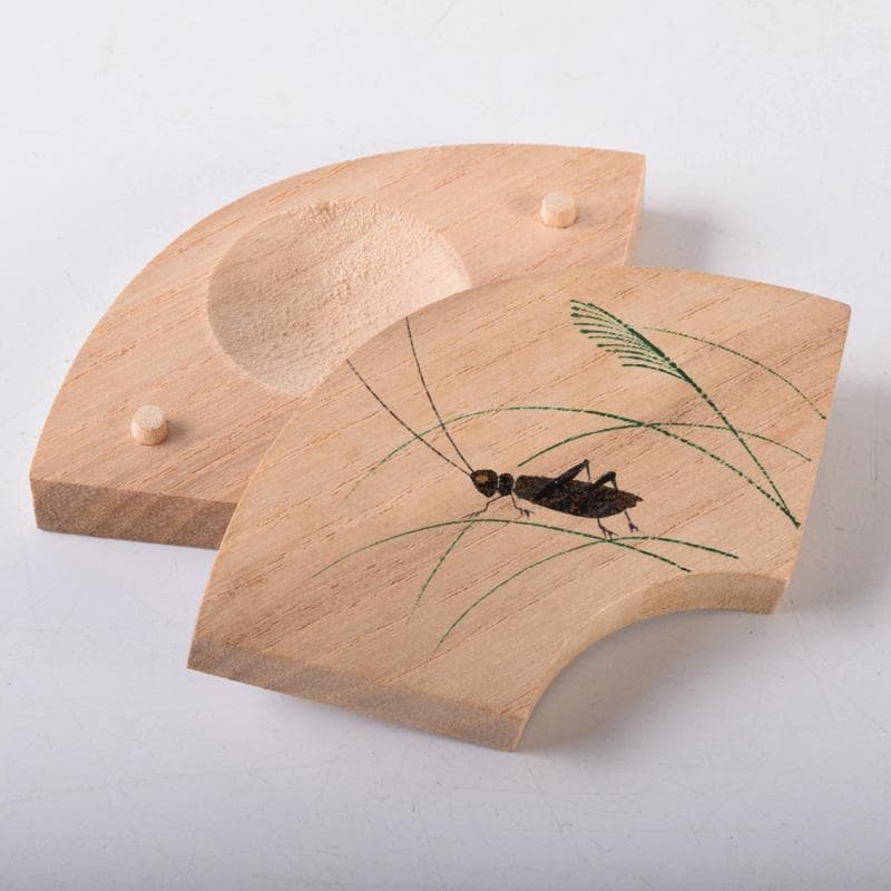 茶道具　桐生地　昆虫蒔絵　香合　在銘　共箱　V　7253