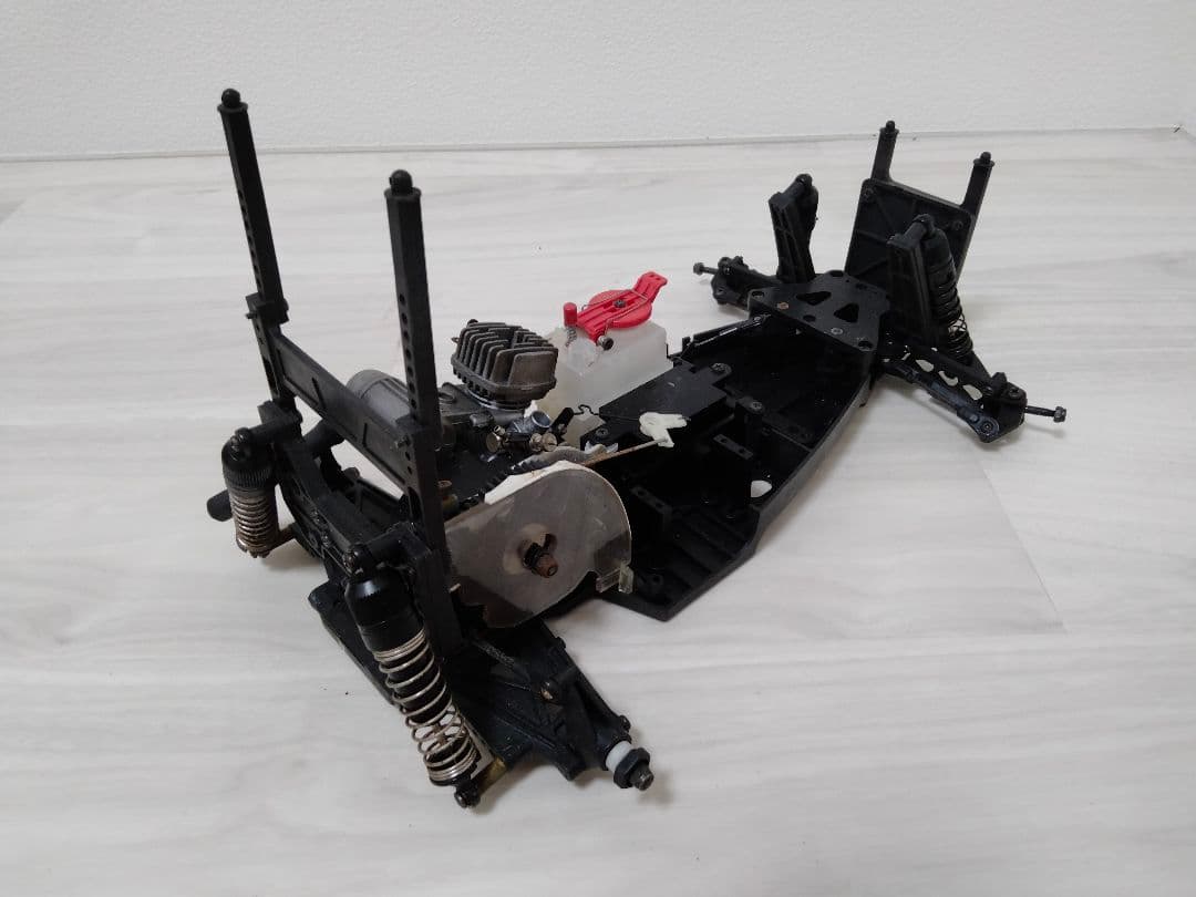 送料込中古ジャンク　京商オフロードエンジンラジコンシャーシ　ランドクルーザー80