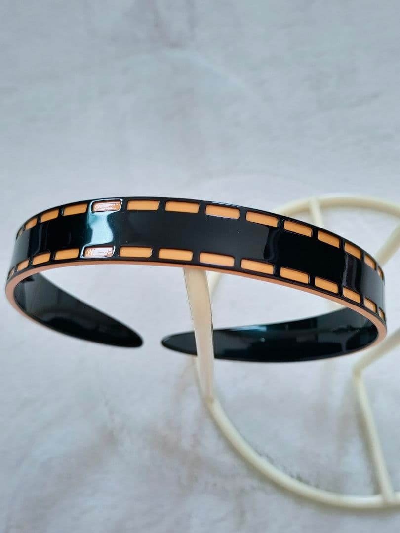 アレクサンドルドゥパリ カチューシャ ブラック×オレンジ　ステッチ バンド付き