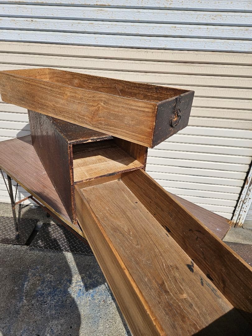 日本のアンティーク 古い木の抽斗 長持 長箪笥 二段 巻物 掛け軸 日本刀