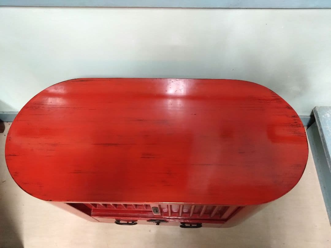 赤い漆塗りの形のローキャビネット 和モダン 神奈川県座間市での