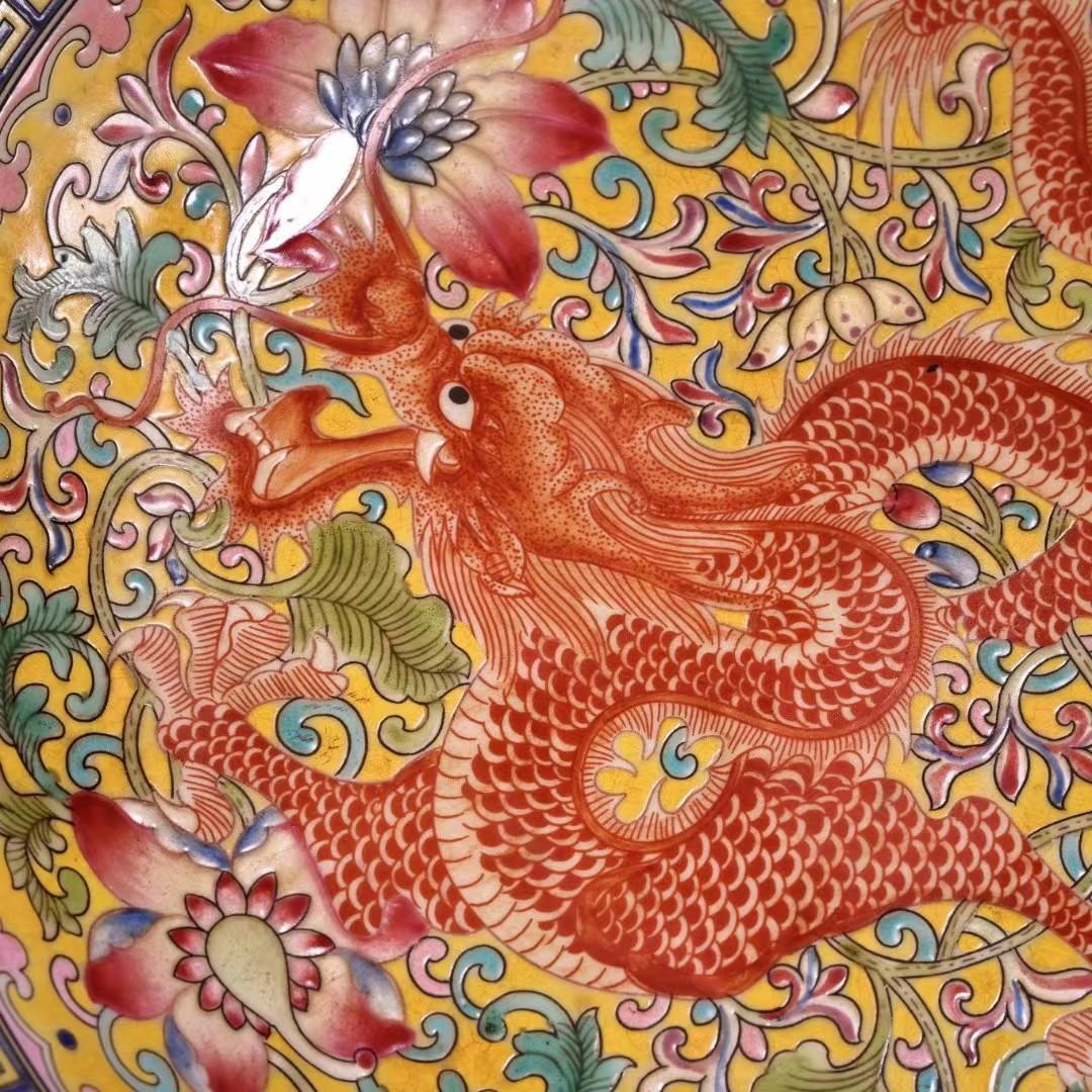 中国古美術・旧蔵珐琅彩粉彩陶磁器の皿・瑞獣中皿・置物・純手描き