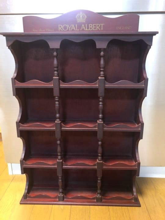 ロイヤルアルバート フラワー オブ ザ マンス 飾り棚 カップボード 1