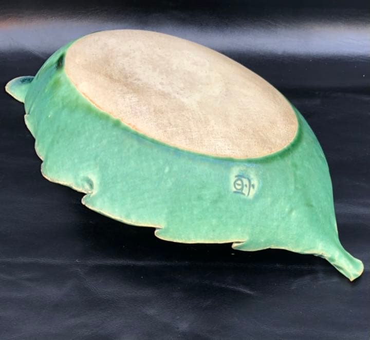 古美術品◼️蔵から大きな美しい葉っぱのお皿が出てきまし