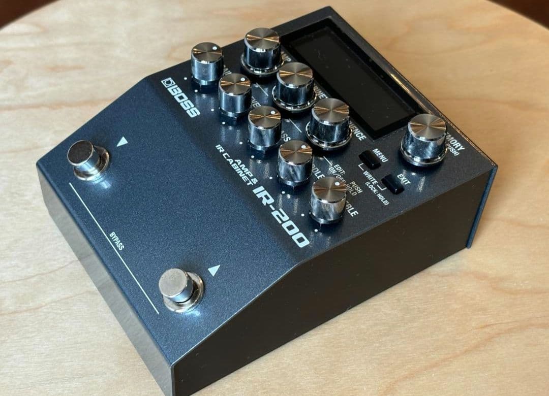 ☆ BOSS IR-200 アンプ／キャビネットシミュレーター 中古美品です