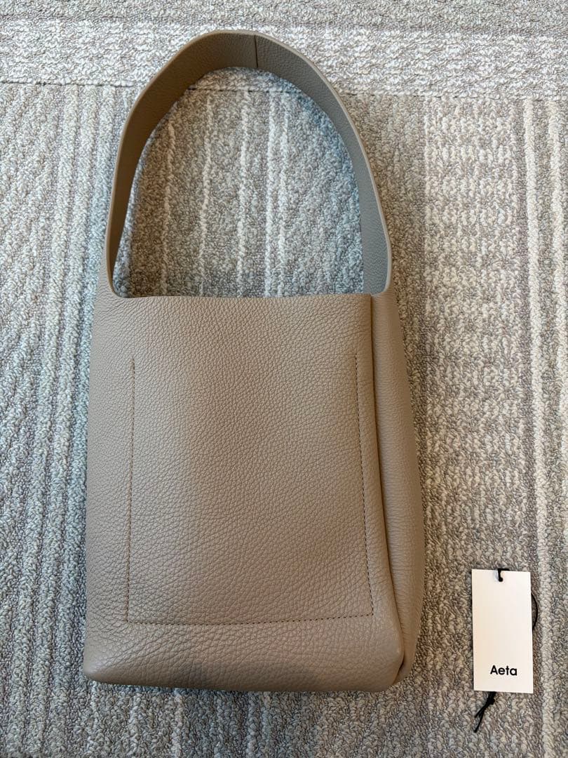Aeta グレーベージュ レザー ショルダーバッグ