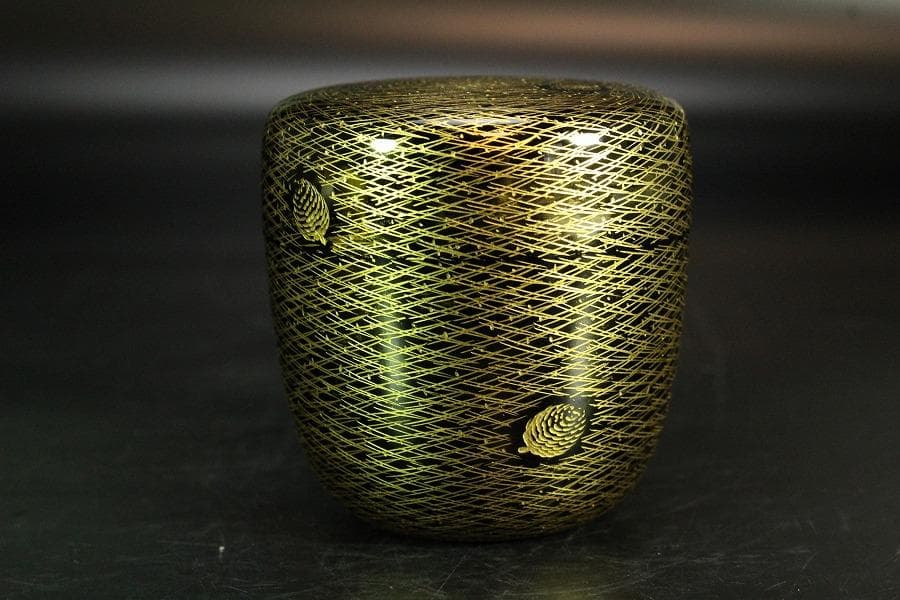 茶道具 沈金 松葉紋 棗 半洲作 共箱 美品(K-LC702) - メルカリ