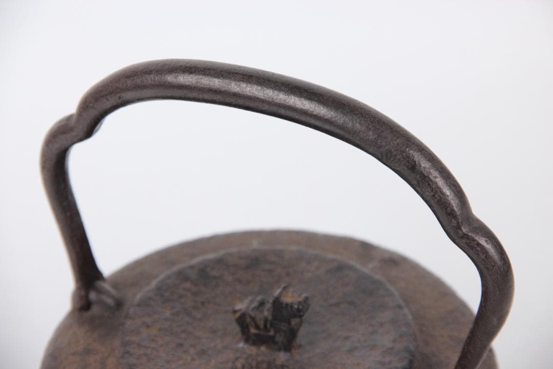 南部鉄器 金孤堂 松竹梅彫 馬摘蓋 鉄瓶 容量約1000ml Eo21-30 - メルカリ