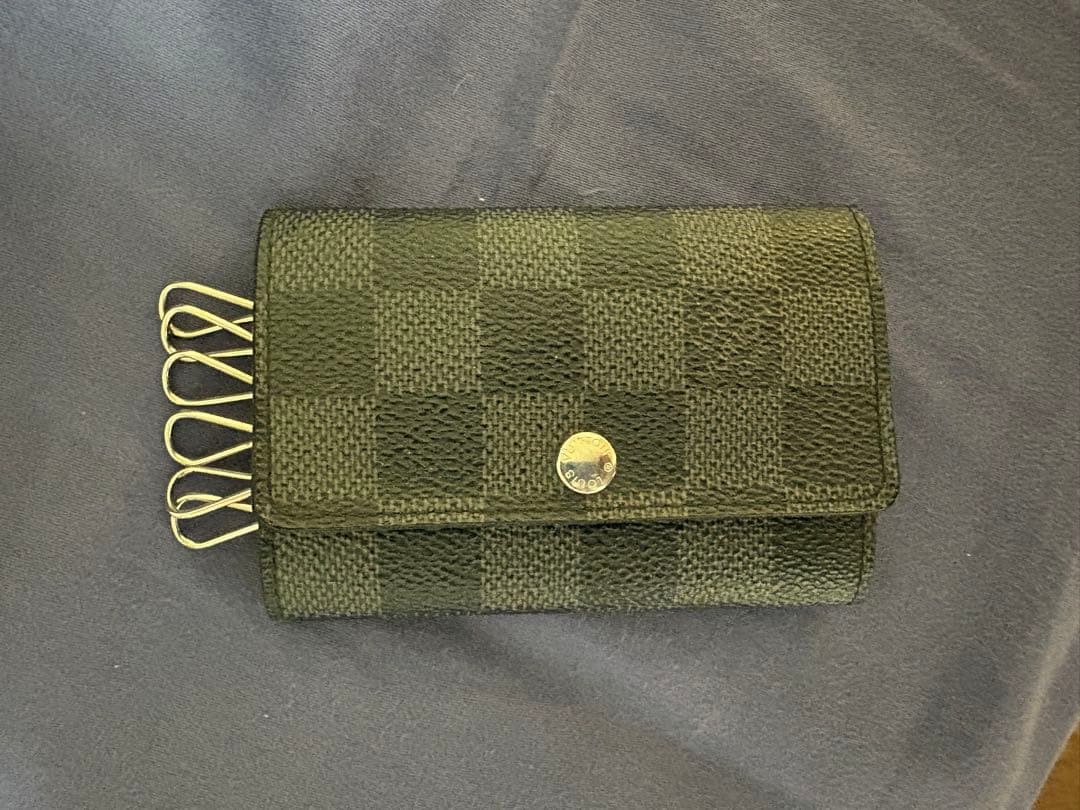 ルイヴィトン（ダミエ）のカードケース、6連キーケースをセットで売り