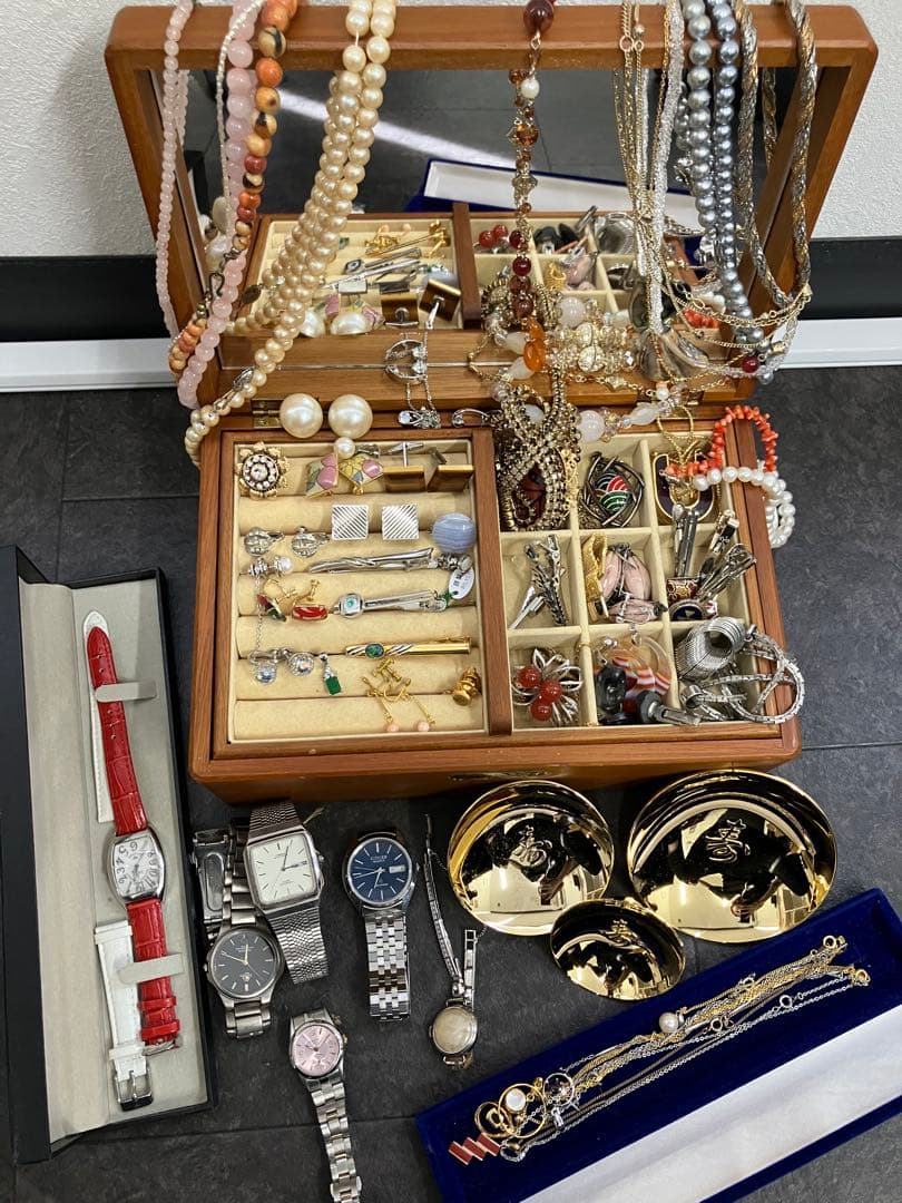 遺品整理 指輪 ネックレス イヤリング 腕時計 ブローチ カフス 金盃