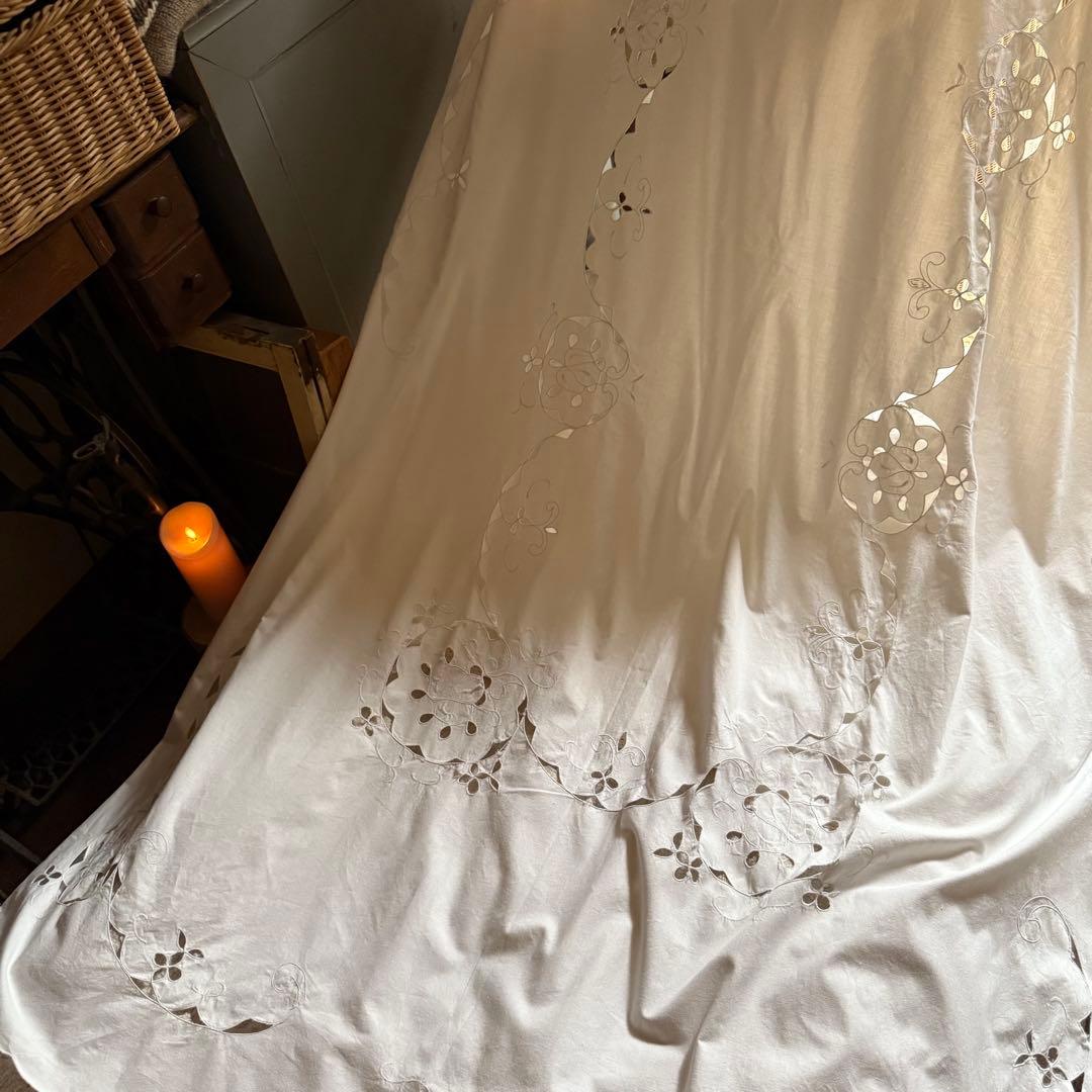 SALE❣️フランスアンティークஐ⋆*花柄刺繍の大判ベッドカバー