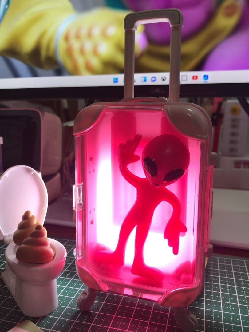 光る宇宙人キャリーケース型ディスプレイ 3体セット。