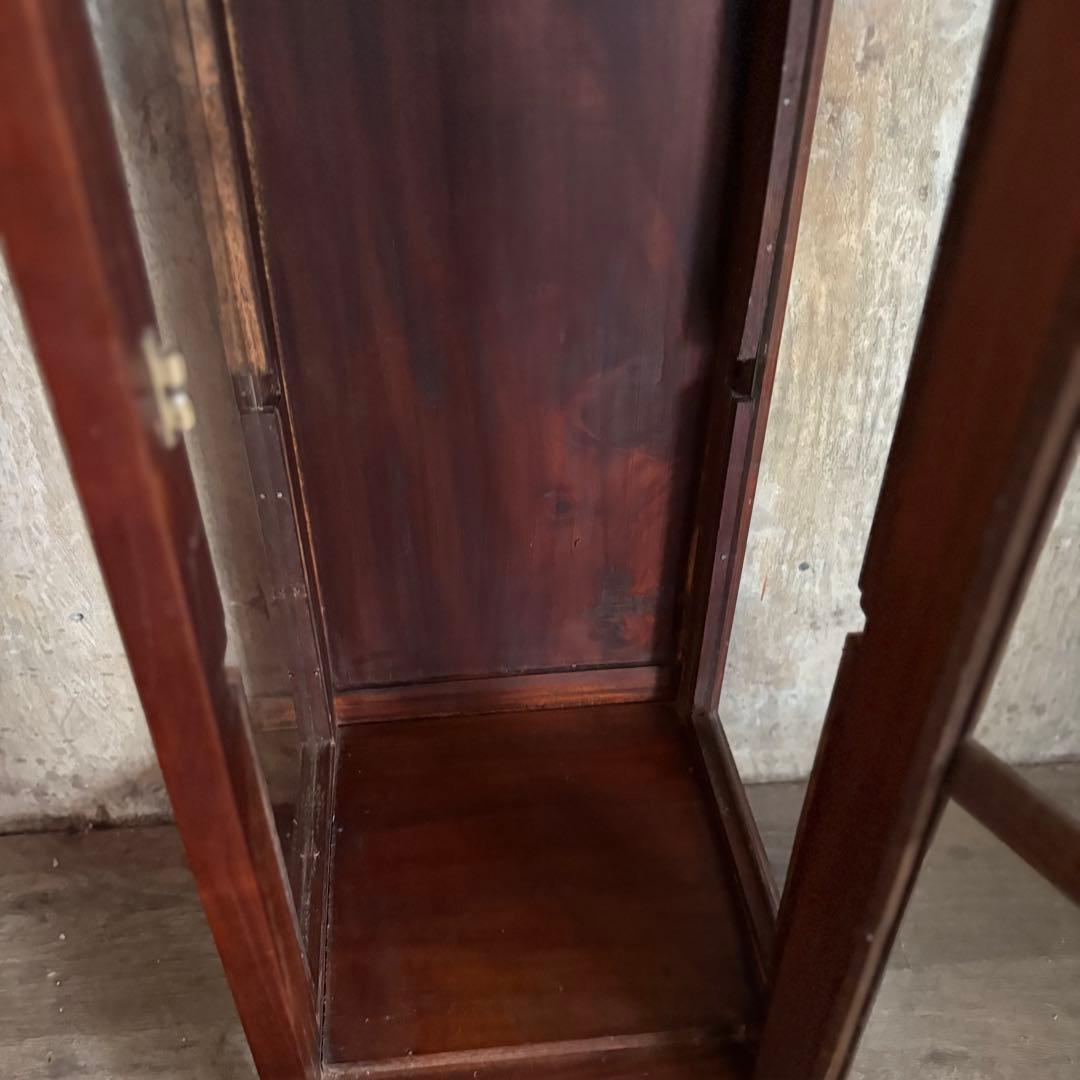 アーチトップのスリムキャビネット コレクションケース マホガニー