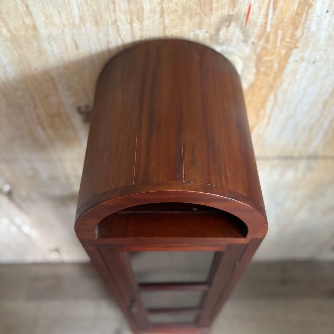 アーチトップのスリムキャビネット コレクションケース マホガニー