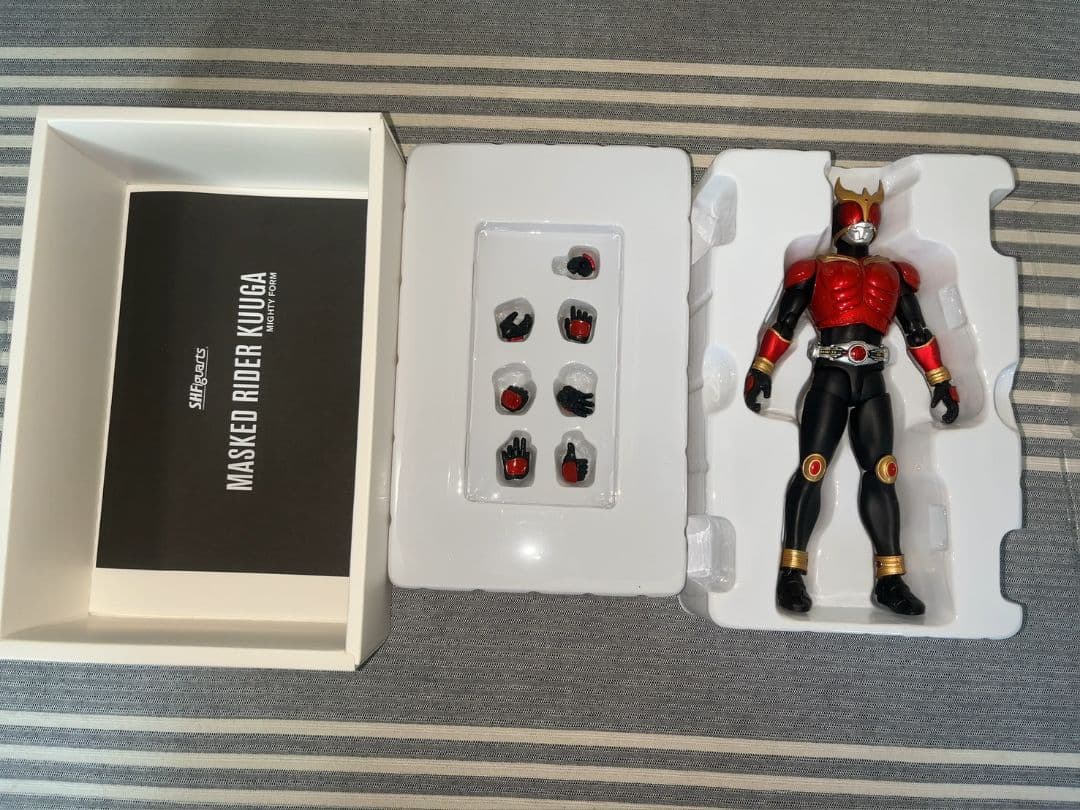 S.H.Figuarts真骨彫製法 仮面ライダークウガ マイティフォーム 初期
