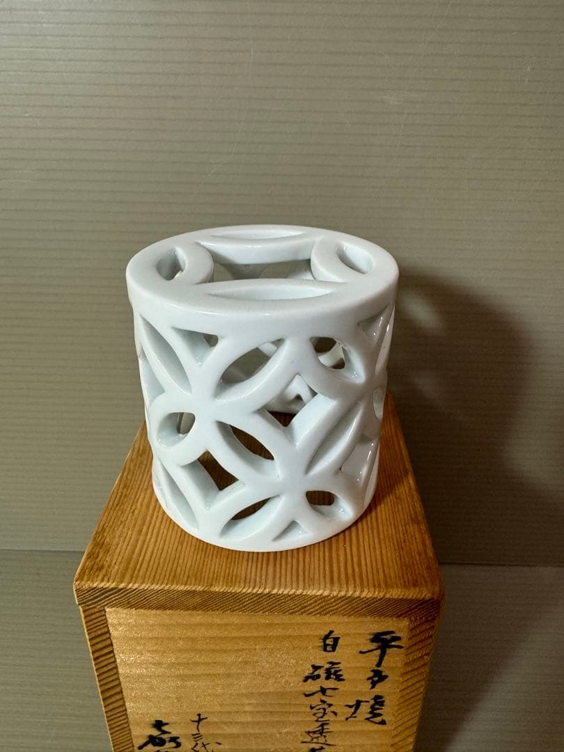 2774 茶道具平戸焼 横石嘉助 平戸白磁七宝透 蓋置 共箱 未使用 - メルカリ