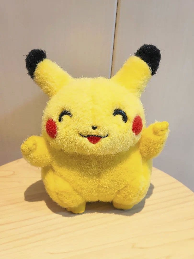 ピカチュウ ぬいぐるみ TOMY 初期 にっこり バンザイ - メルカリ
