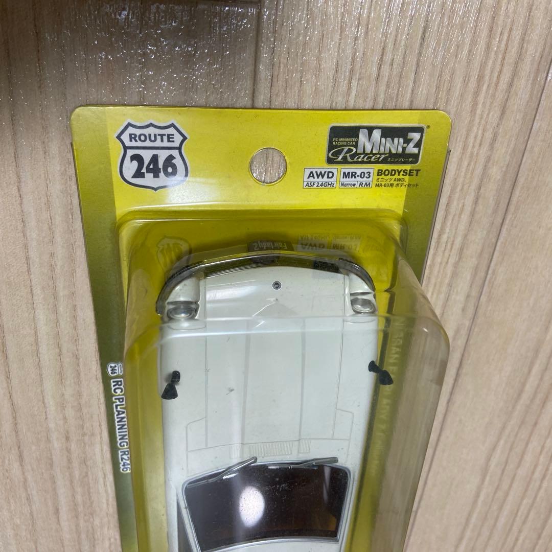 京商 ミニッツ　ボディ フェアレディＺ　白