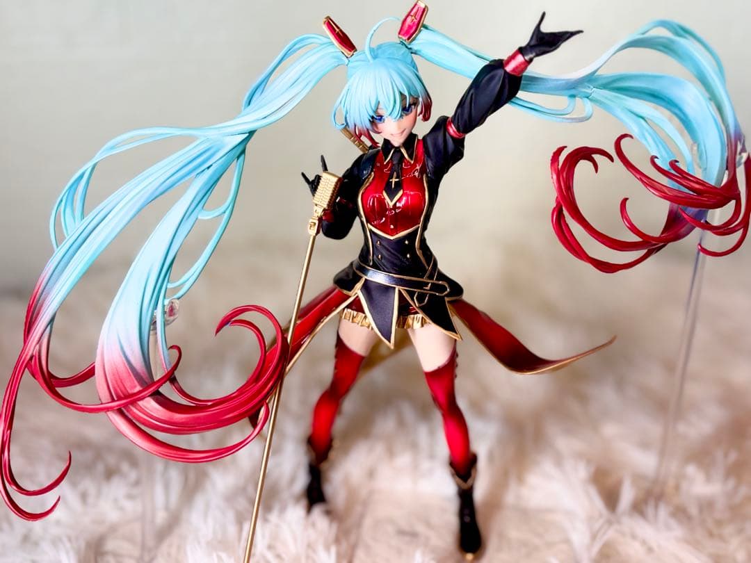 n*m様 初音ミク　フィギュア　リペイント　ガンダムコラボ　シャアカラーver