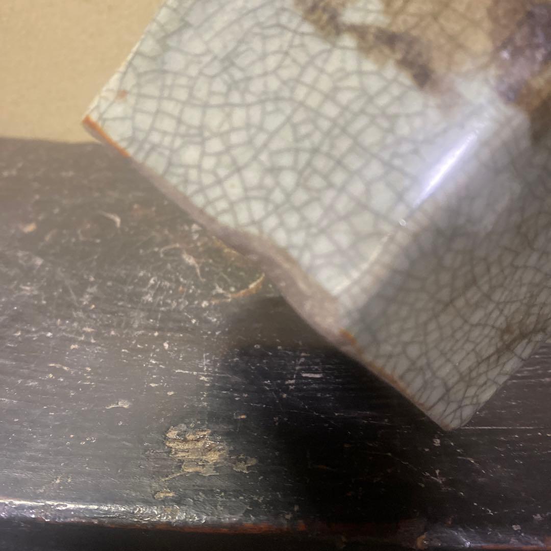 中国古玩　青磁ヒビ焼面取り花瓶【中】