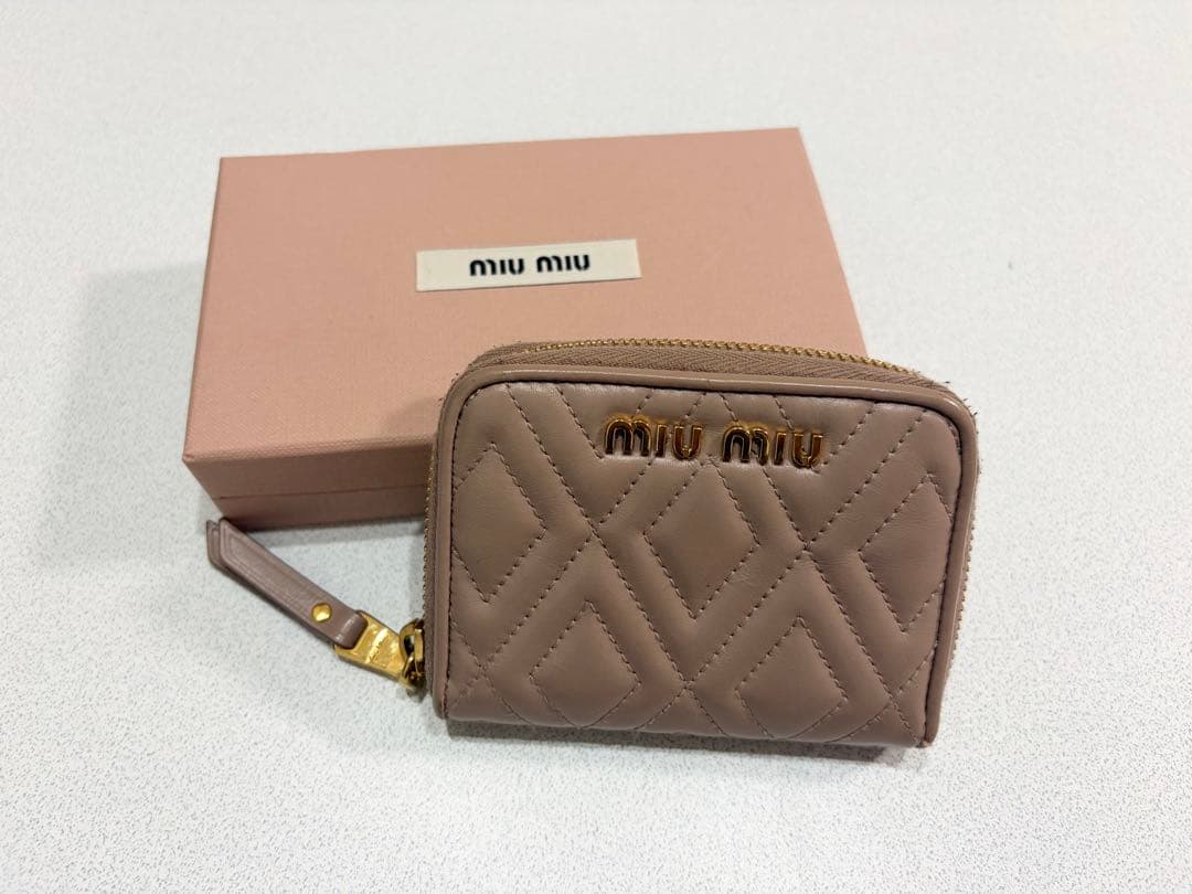 miu miu キルティングケース
