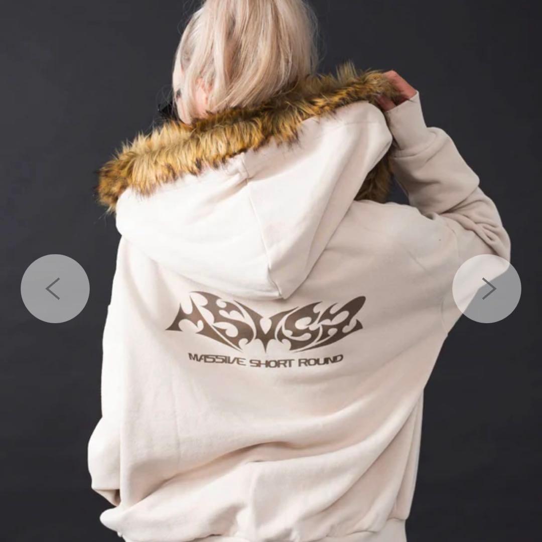 ファーグラフィックZIPパーカー　ステッカー付き　ma55ive wego
