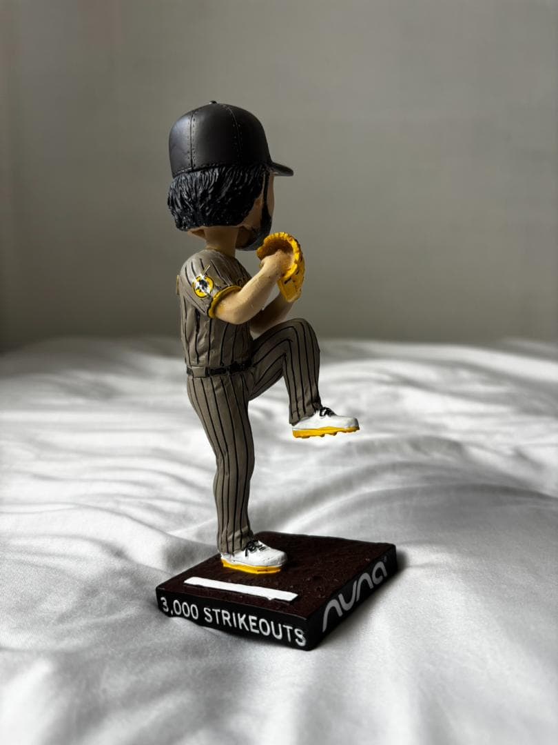 ダルビッシュ 3000奪三振 ボブルヘッド パドレス バブルヘッド 球場