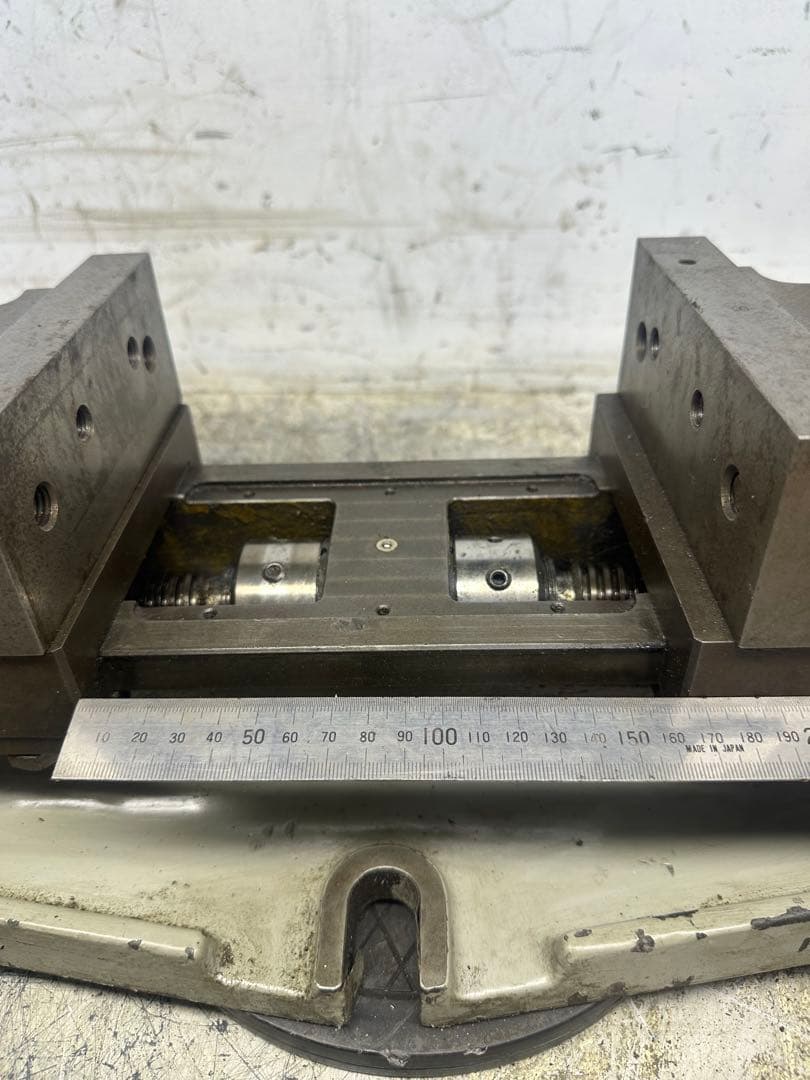 両締めマシンバイス　150 津田駒