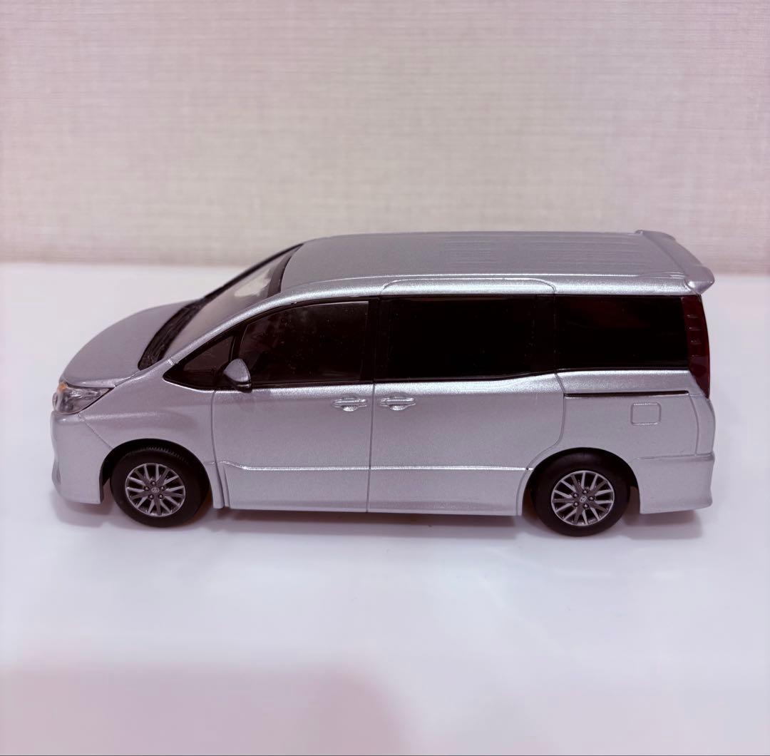 非売品✨トヨタノア✨ディーラー✨限定✨レア✨シルバー✨ミニカー