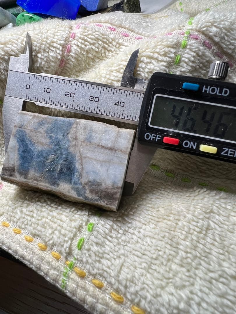 85000→69000 入コン沢　糸魚川翡翠　加工用原石