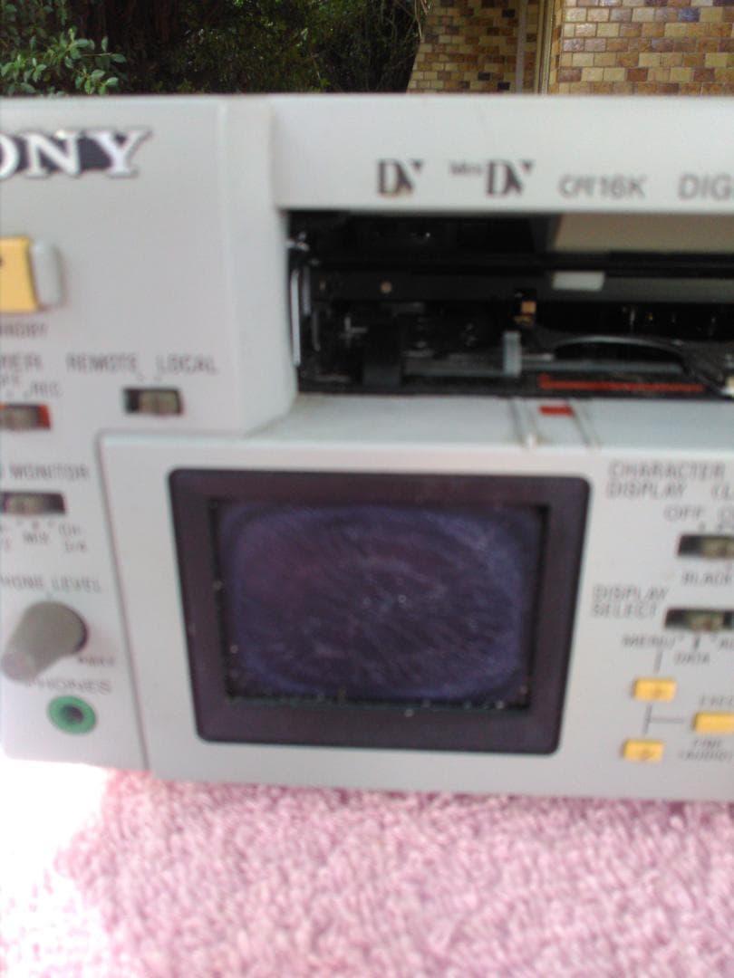 ソニーDVCAM DSR-45中古動作品難ありの出品です❣