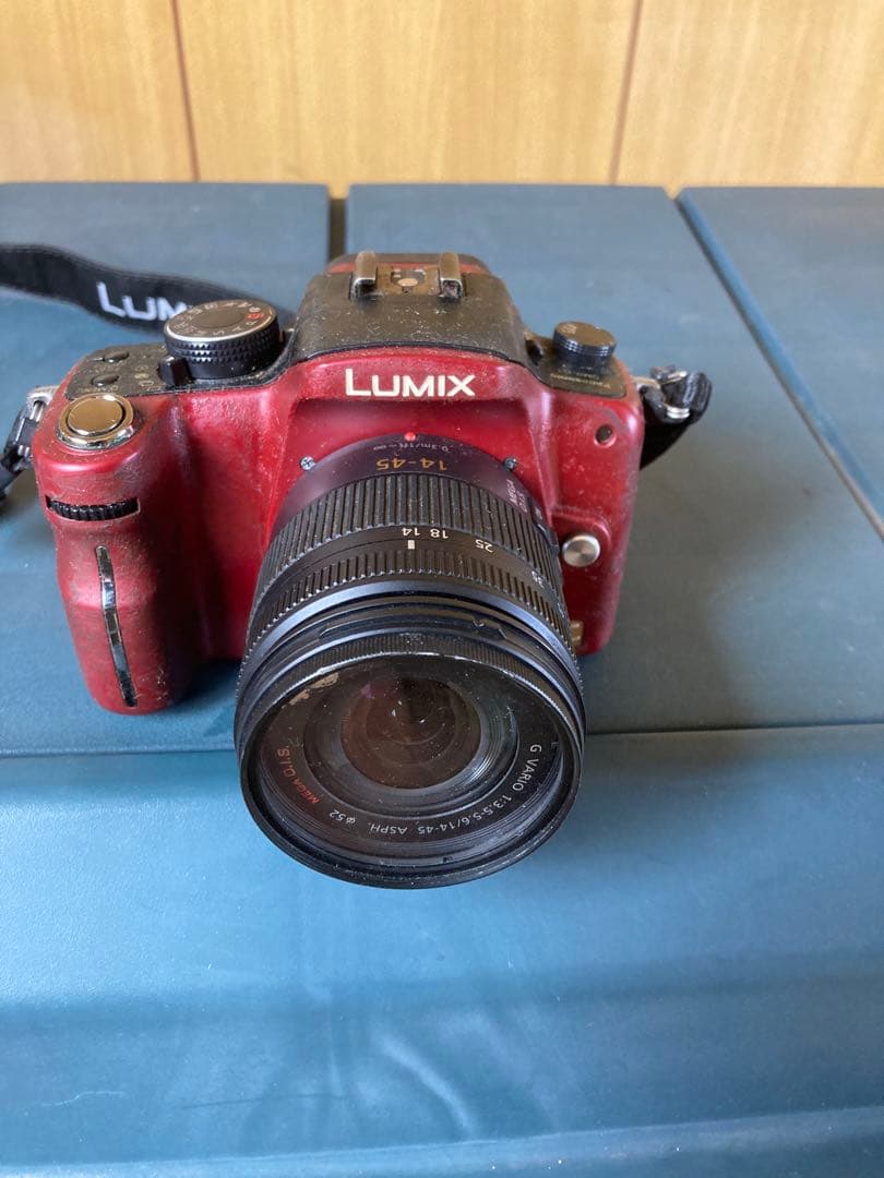 17000→15000円に LUMIX レッドカメラ カメラバッグ付き（中古） 17000